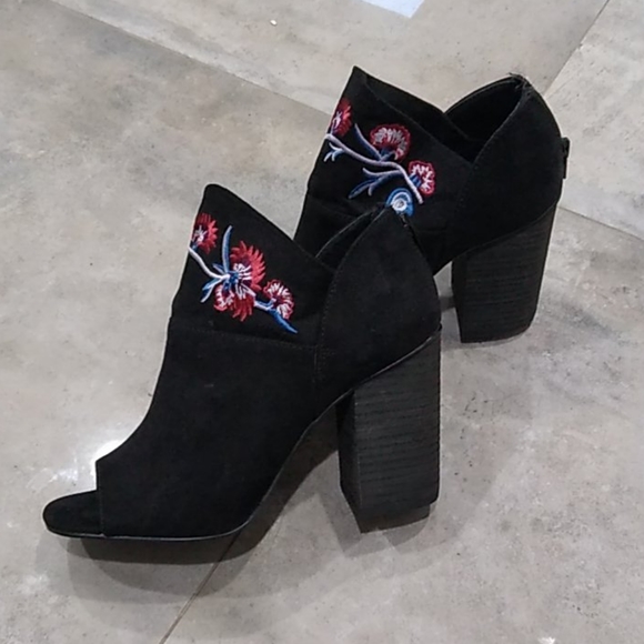 Carlos Santana Shoes - Carlos Santana Talana Shootie black 7.5 NIB